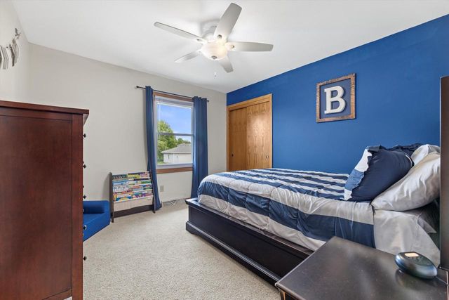 W163N10515 Ridgeview LANE, Germantown, WI 53022