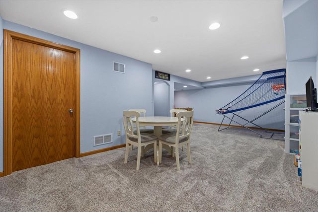 W163N10515 Ridgeview LANE, Germantown, WI 53022