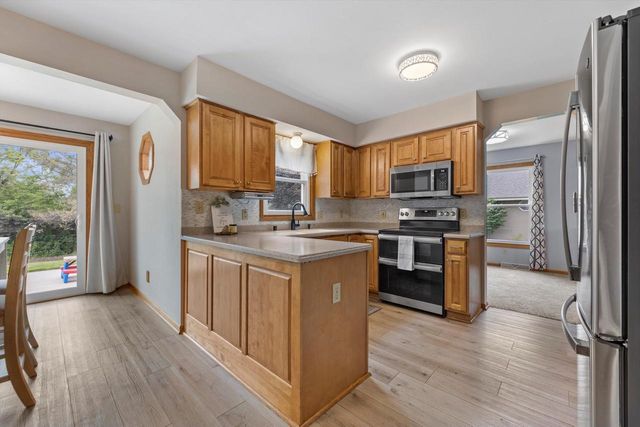W163N10515 Ridgeview LANE, Germantown, WI 53022