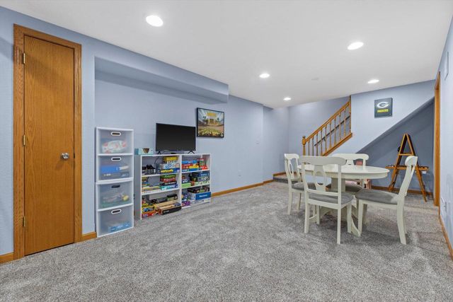 W163N10515 Ridgeview LANE, Germantown, WI 53022