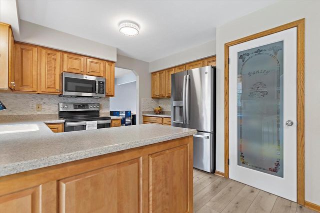 W163N10515 Ridgeview LANE, Germantown, WI 53022