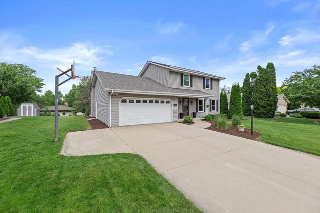 W163N10515 Ridgeview LANE, Germantown, WI 53022