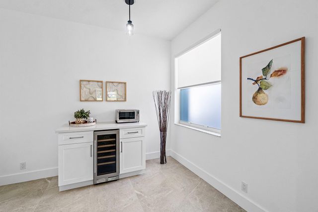 10605 Royal Caribbean Circle, Boynton Beach, FL 33437