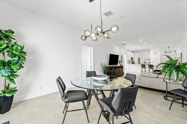 10605 Royal Caribbean Circle, Boynton Beach, FL 33437