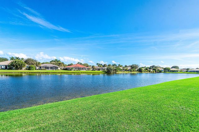 10605 Royal Caribbean Circle, Boynton Beach, FL 33437