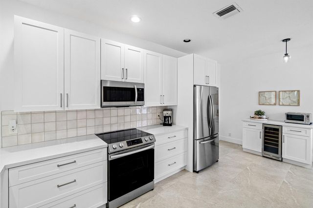 10605 Royal Caribbean Circle, Boynton Beach, FL 33437