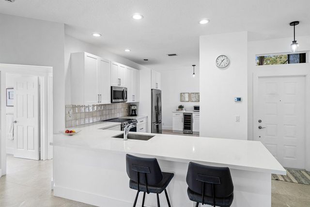 10605 Royal Caribbean Circle, Boynton Beach, FL 33437