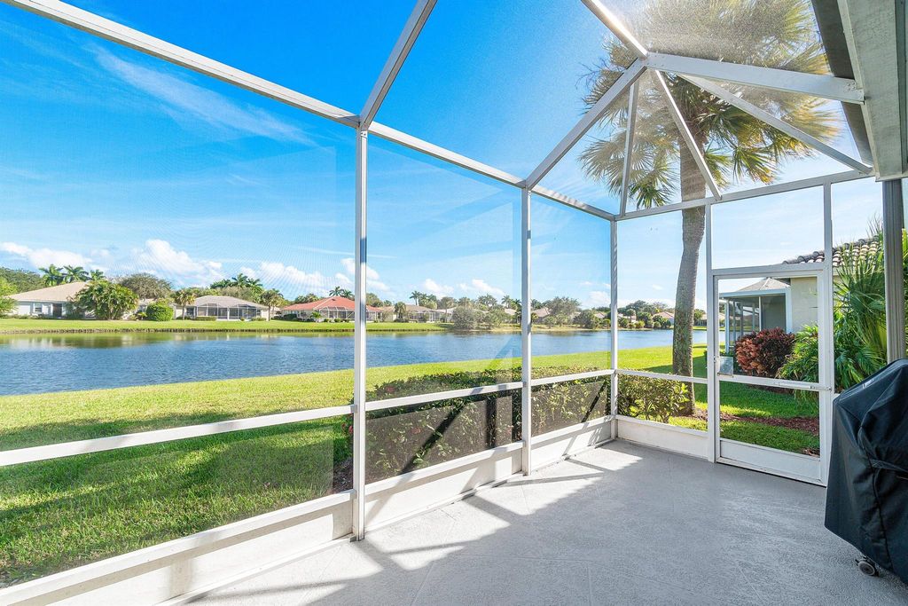 10605 Royal Caribbean Circle, Boynton Beach, FL 33437