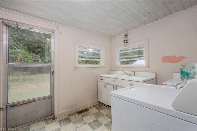 6781 Erect Road, Seagrove, NC 27341