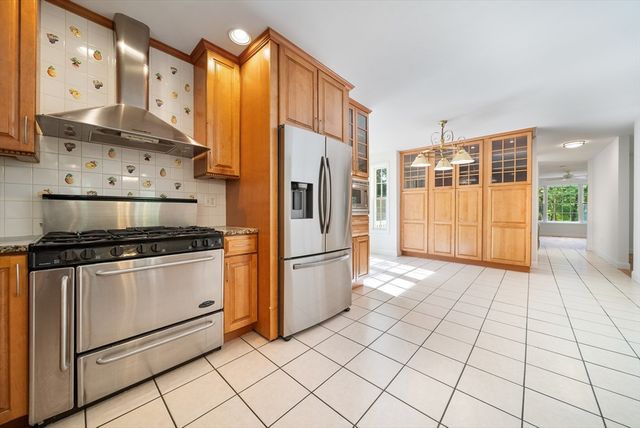 37 Jacques Rd, Tyngsborough, MA 01879