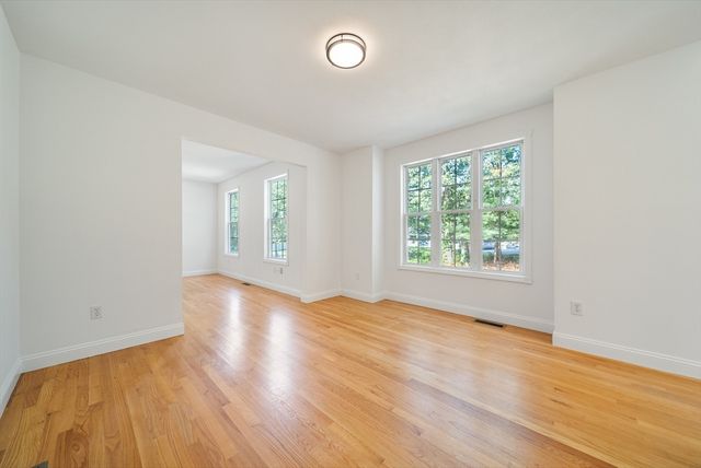 37 Jacques Rd, Tyngsborough, MA 01879