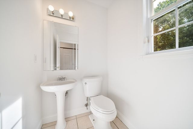 37 Jacques Rd, Tyngsborough, MA 01879