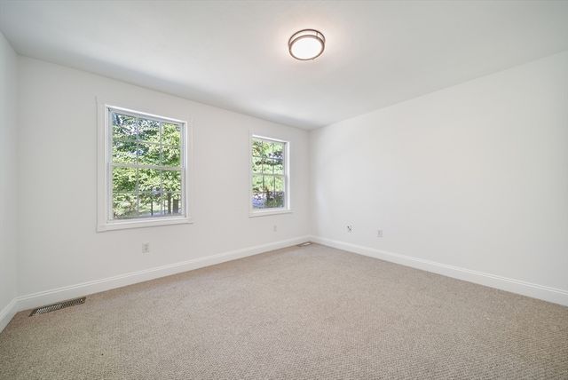37 Jacques Rd, Tyngsborough, MA 01879