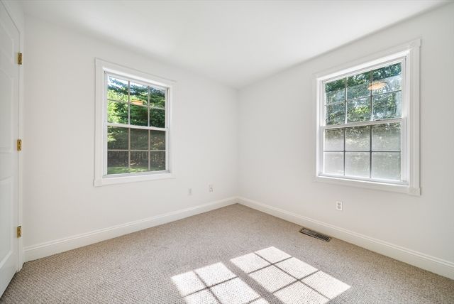 37 Jacques Rd, Tyngsborough, MA 01879