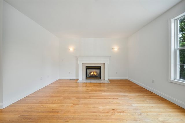 37 Jacques Rd, Tyngsborough, MA 01879
