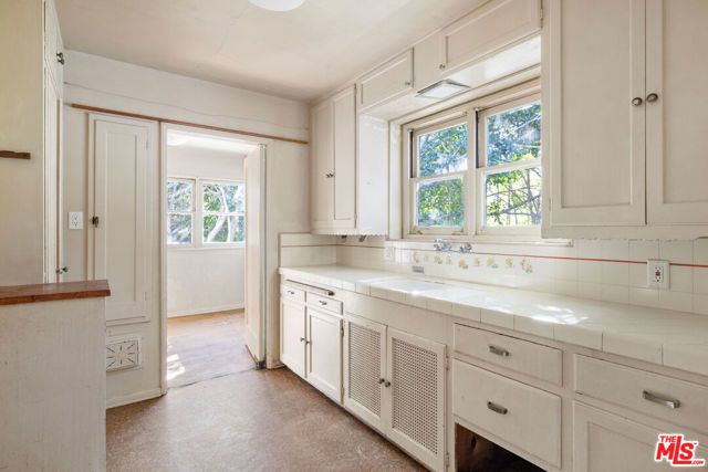 2215 Allesandro Way, Los Angeles, CA 90039