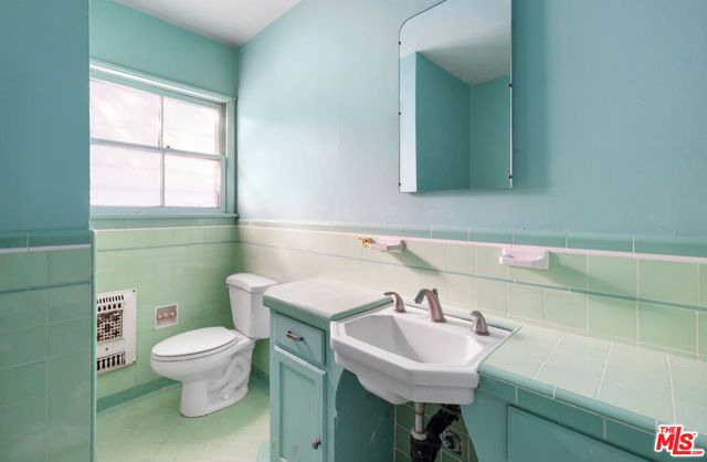 2215 Allesandro Way, Los Angeles, CA 90039