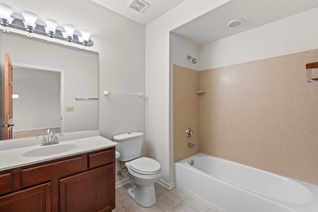 10 Ford Street 306, Geneva, IL 60134