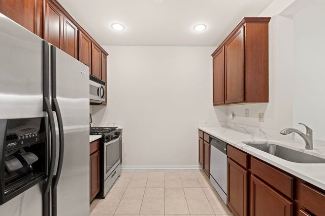 10 Ford Street 306, Geneva, IL 60134