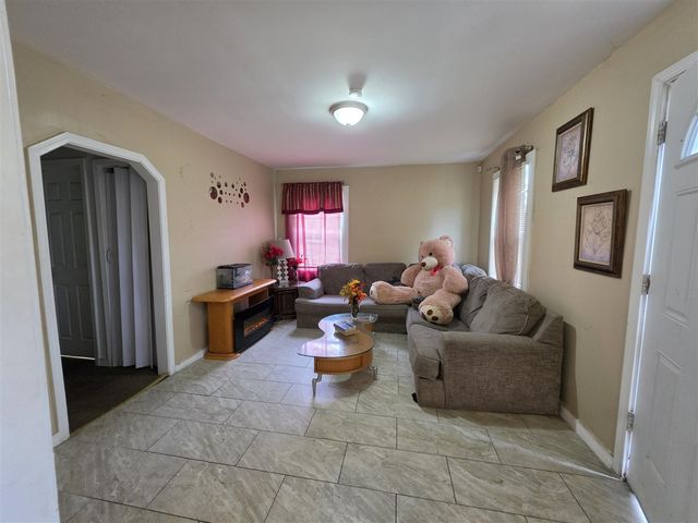 19329 Waltham Street, Detroit, MI 48205
