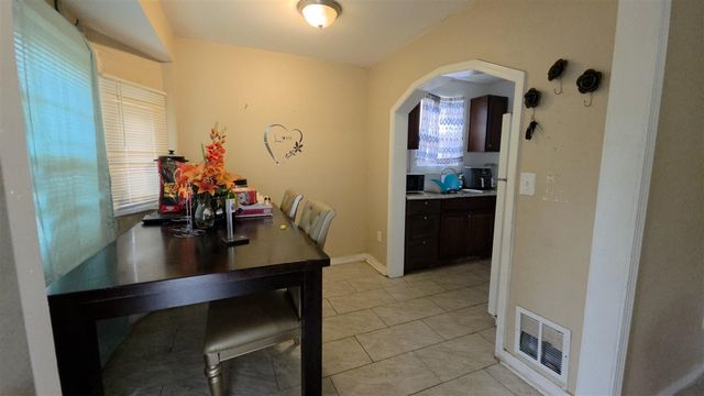 19329 Waltham Street, Detroit, MI 48205