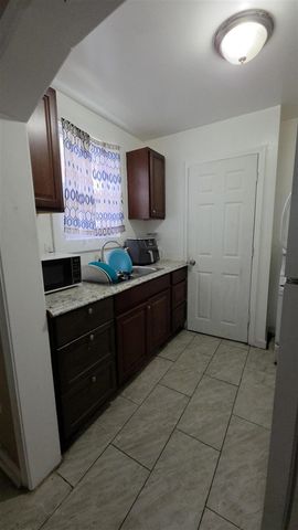 19329 Waltham Street, Detroit, MI 48205