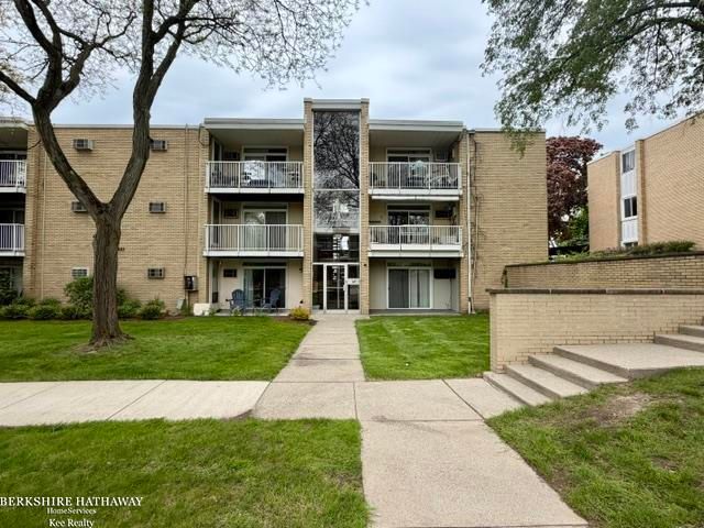 4921 Crooks Road, Royal Oak, MI 48073