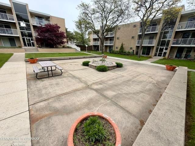 4921 Crooks Road, Royal Oak, MI 48073