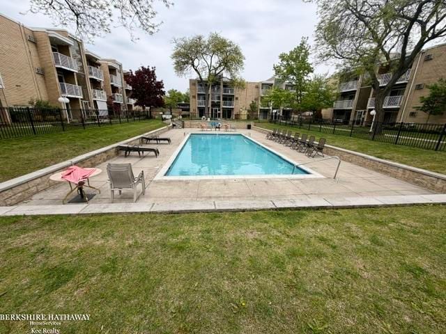 4921 Crooks Road, Royal Oak, MI 48073