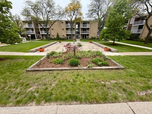 4921 Crooks Road, Royal Oak, MI 48073