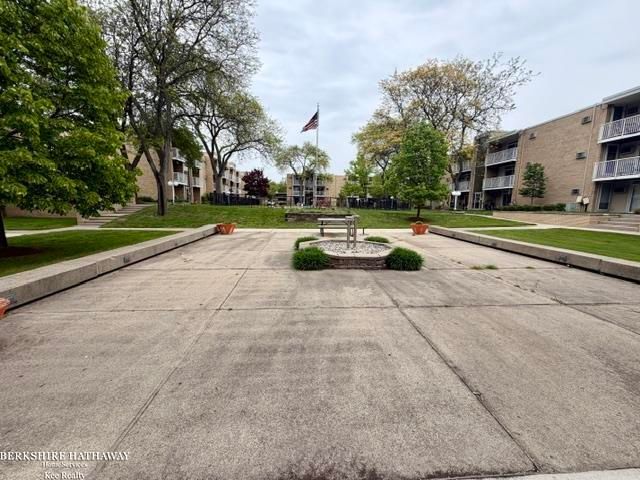 4921 Crooks Road, Royal Oak, MI 48073