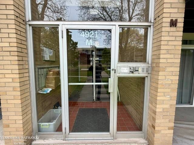4921 Crooks Road, Royal Oak, MI 48073