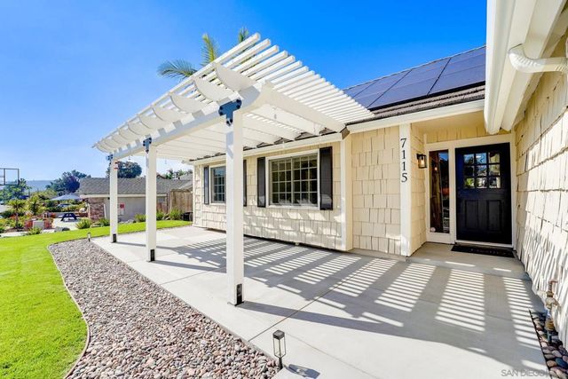 7115 Manzanita St, Carlsbad, CA 92011