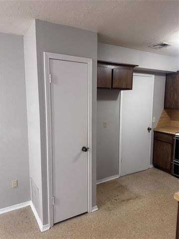 205 Barrett Place, Edmond, OK 73003