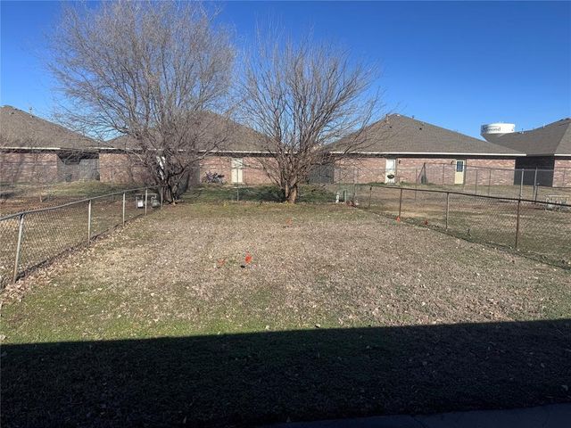 205 Barrett Place, Edmond, OK 73003