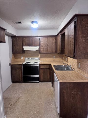 205 Barrett Place, Edmond, OK 73003