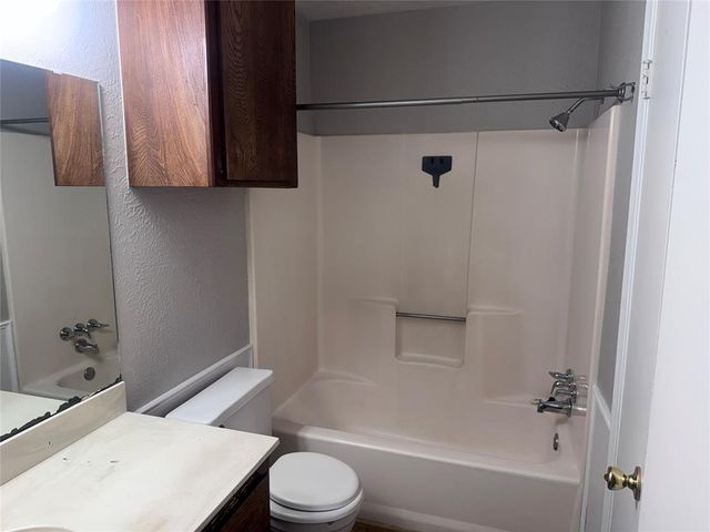 205 Barrett Place, Edmond, OK 73003