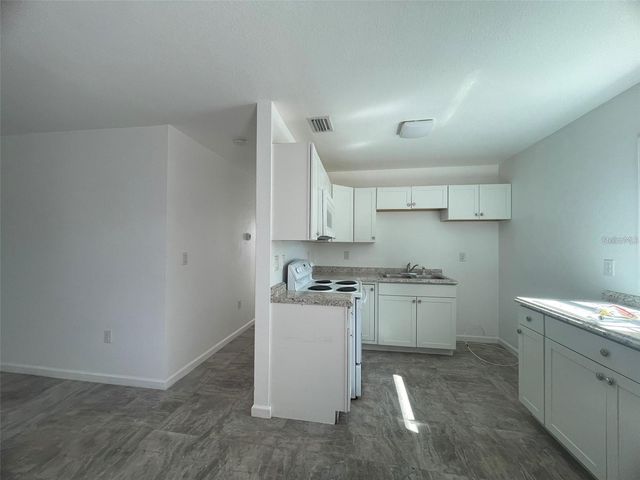 525 E HELEN AVENUE, Punta Gorda, FL 33950