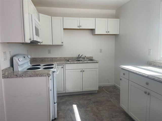 525 E HELEN AVENUE, Punta Gorda, FL 33950