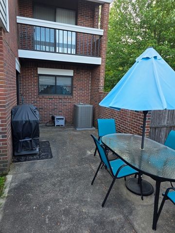 206 Greenbrook Dr 206, Stoughton, MA 02072