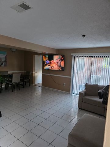 206 Greenbrook Dr 206, Stoughton, MA 02072