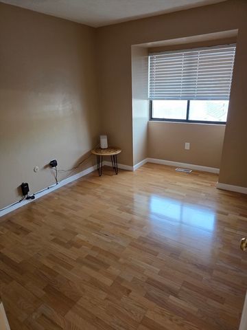 206 Greenbrook Dr 206, Stoughton, MA 02072
