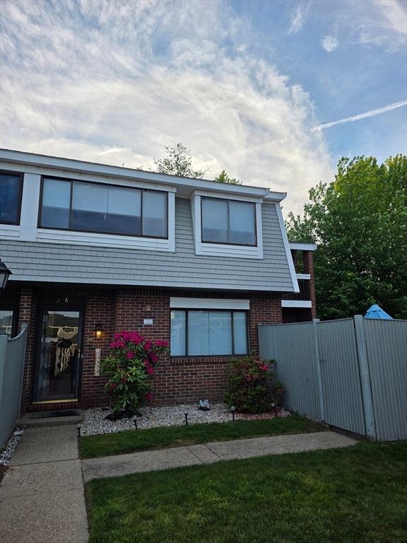 206 Greenbrook Dr 206, Stoughton, MA 02072