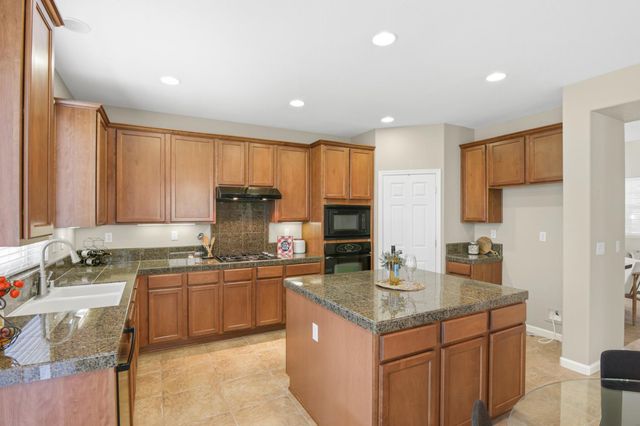 1143 Barnhill Ln, Lincoln, CA 95648