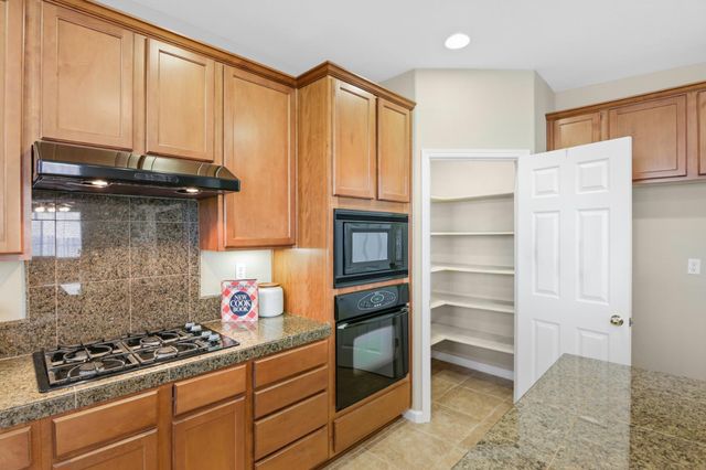 1143 Barnhill Ln, Lincoln, CA 95648