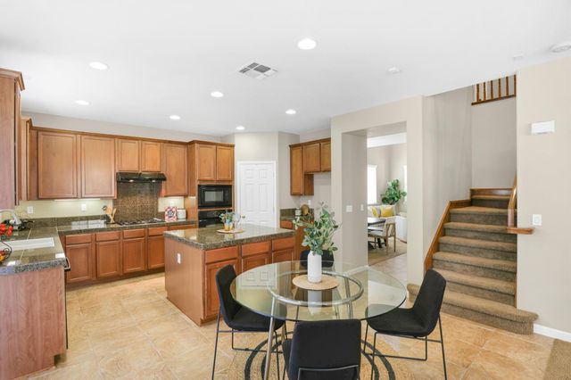1143 Barnhill Ln, Lincoln, CA 95648