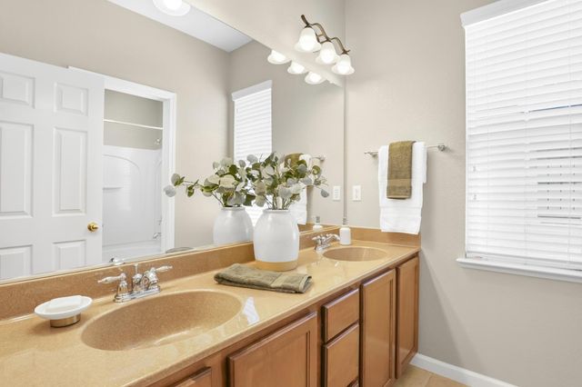 1143 Barnhill Ln, Lincoln, CA 95648