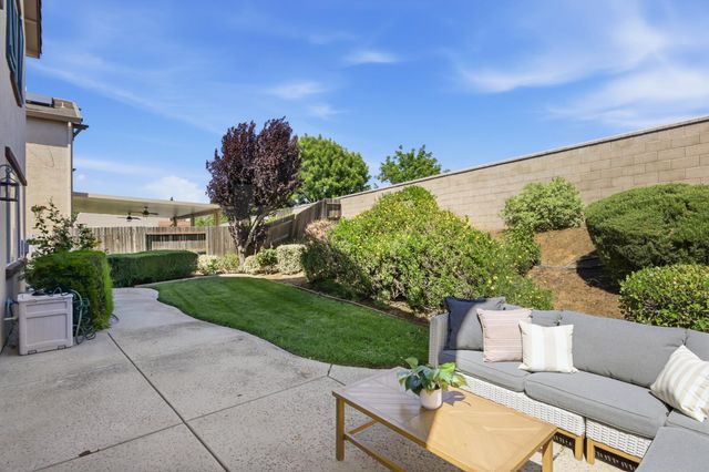 1143 Barnhill Ln, Lincoln, CA 95648