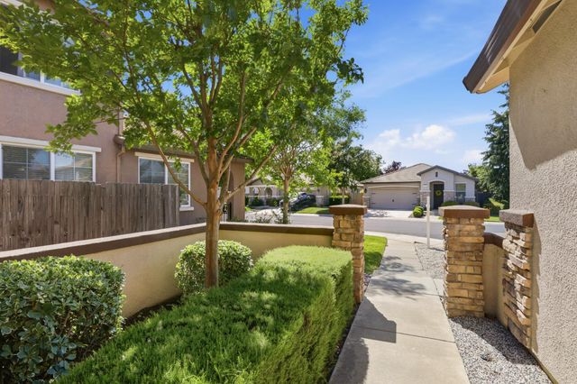 1143 Barnhill Ln, Lincoln, CA 95648