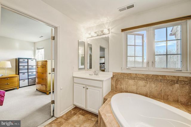 522 BOXWOOD LN, Woodbury, NJ 08096